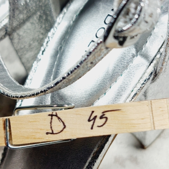 New Bandolino Armory 3 Silver Open Toe Ankle Strap Heeled Sandals D45 - Picture 12 of 12
